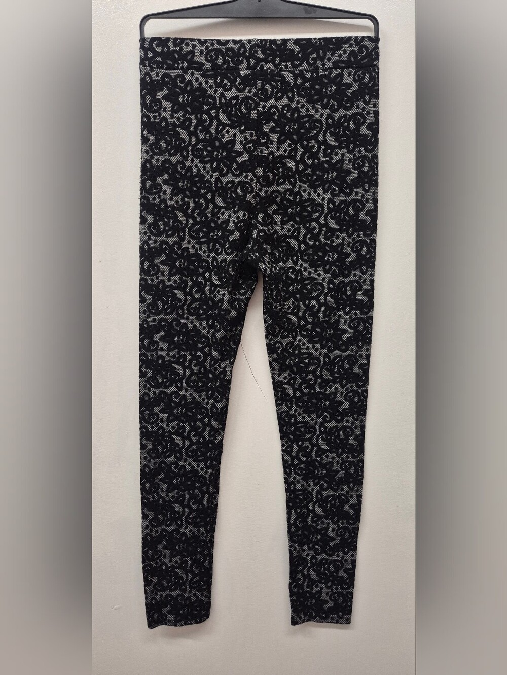 🎁🆓️ Maccine Women's Floral Printed Leggings Size Medium